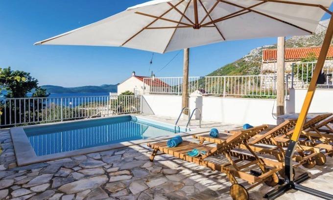 Brsecine Villa | Villa Maestral I 3 bedrooms with pool
