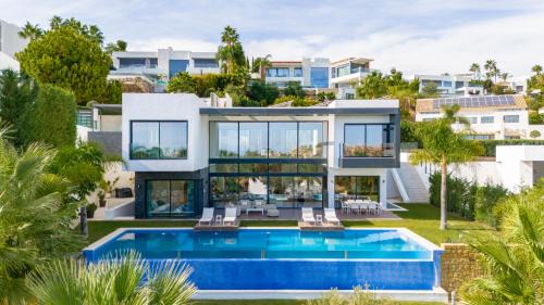 New Golden Mile Villa | Villa Michaela moderna de súper lujo con piscina y vistas