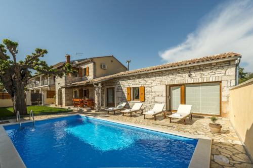 Vosteni Villa | Villa Natale with Private Pool and Garden