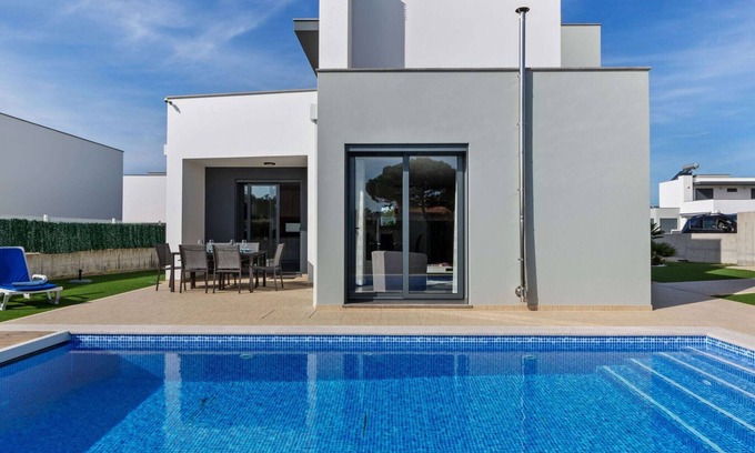 Foz do Arelho Villa | Villa near Obidos Lagoon and Surf Beaches