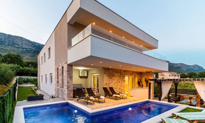 Kastel Sucurac Villa | VILLA OLEA-pool, grill, near Split airport