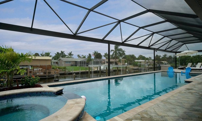 Yacht Club Villa | Villa Palms at Mayfair - top boater location, close to the river