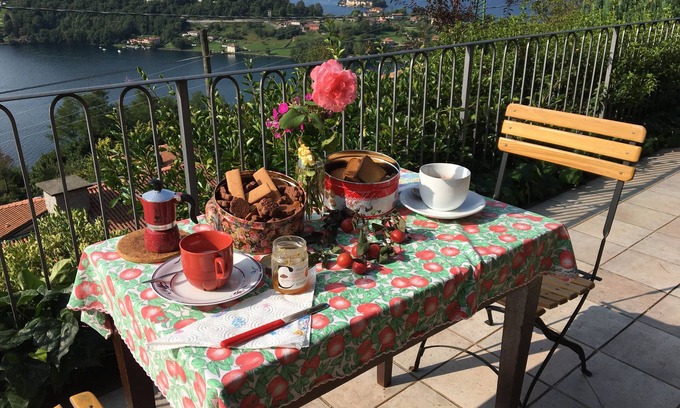 Carcegna House | Villa Paradiso, A unique lake view and garden relaxation to enjoy this elegant apartment