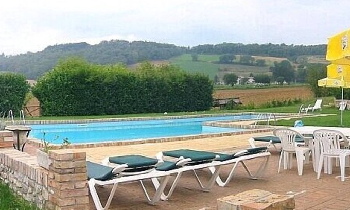 Montone House | Villa Pavone E: A graceful apartment that covers the entire first floor of a villa surrounded by the greenery, with Free WI-FI.