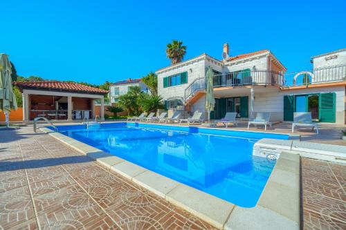 Sumartin Villa | Villa Rasotica Relaxing Villa with Heated Pool, Perfect for Families