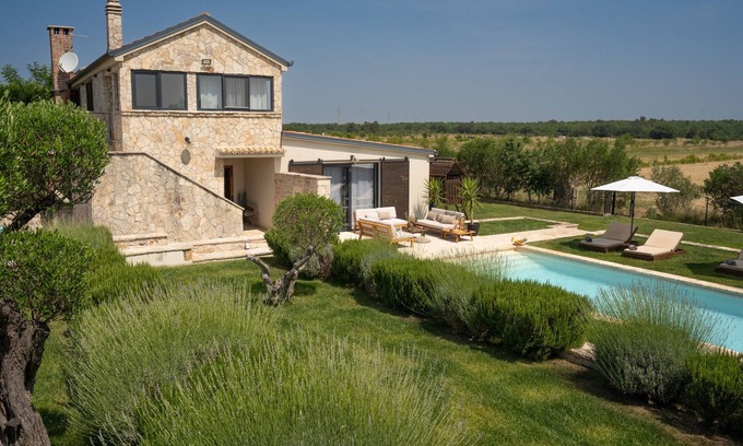 Pakostane Villa | Villa Royal with heated pool and sauna