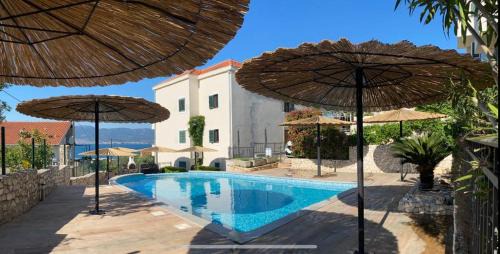 Slatine Apartment | Villa Salena with pool Slatine