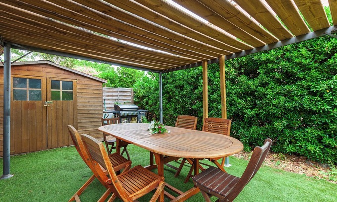 La Seyne-sur-Mer Villa | Villa 'Sam Suffy' with Private Terrace, Private Garden and Wi-Fi