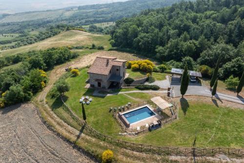 Castiglione d'Orcia Villa | Villa San Michele by PosarelliVillas