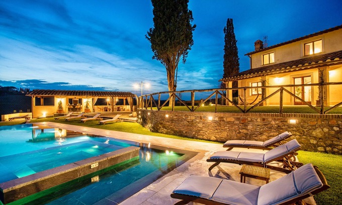 San Gimignano Villa | VILLA SARAH LUXURY SAN GIMIGNANO, 5 EN SUITE ROOMS , SWIMMING POOL, SPA.