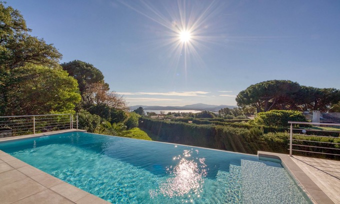 Les Restanques Villa | Villa sea view - pool - 3 bedrooms - 6pers- air-conditioned - quiet - not overlooked