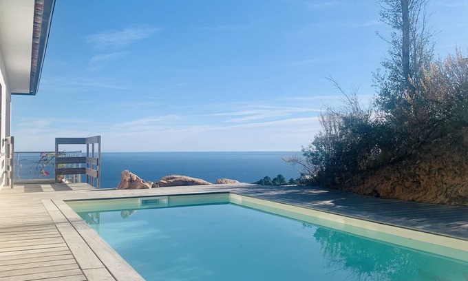 Solenzara Villa | Villa Spacieuse vue Mer Avec Piscine
