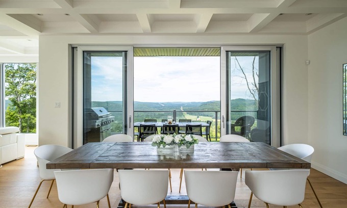 La Conception House | Villa Summit | Movie Theater | Game room | Views | Hot Tub & Sauna | Tremblant Living