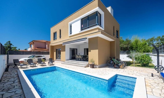 Sikici Villa | Villa Sunce by Istrabook