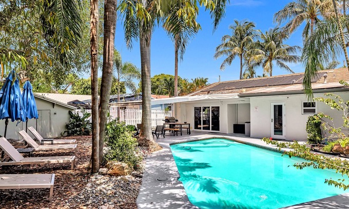 South Corals House | Villa W/Heated Pool, Pool Table Just 7min to Beach