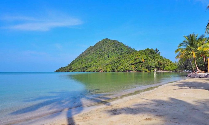 Klong Son Villa | VILLA WHITE SHORE 8 Pax Beachfront Private Pool A/C WiFi near to restaurant
