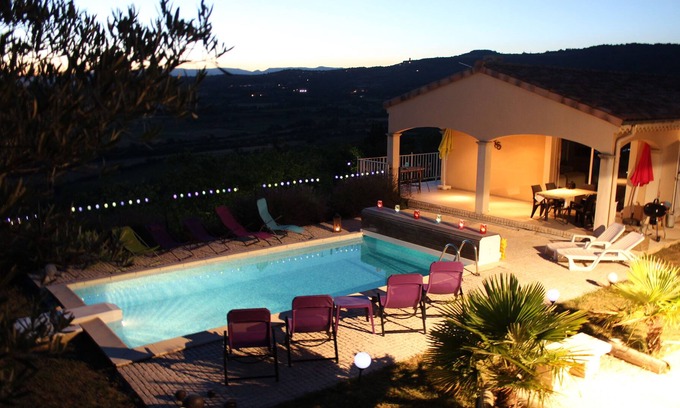 Villeneuve-de-Berg Villa | Villa with private pool, View, Fitness, pétanque, Loggia, Barbecue