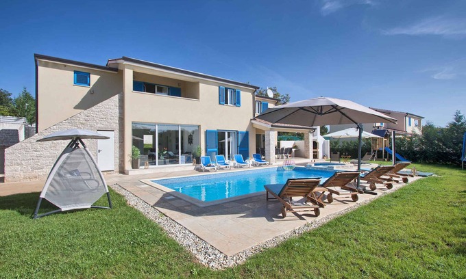 Muzini Villa | Villa with swimming pool, sauna and playground