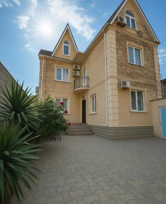 Tbilisi Villa | Villa with yard in the center