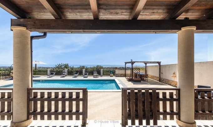 Avola Villa | Villa Zora in Avola With 4 Bedrooms and 3 Bathrooms