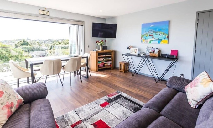 Auckland House | Village Retreat | 3 Bedroom Home with Sea Views