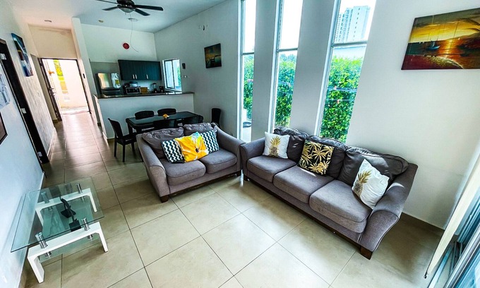 Playa Blanca Villa | Villas de Vanguardia