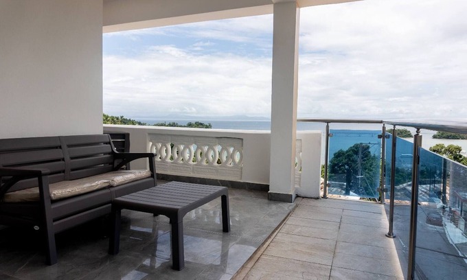 Barrio La Fortaleza Vieja Apartment | Villas Hillside apt 3