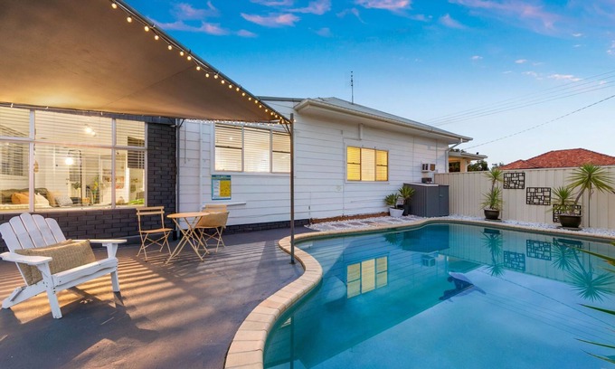 Cessnock House | Vino Poolhouse – A Perfect Blend of Comfort and Style