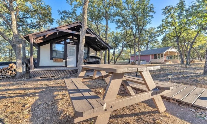 Fredericksburg House | Vitner Cottage: Hot Tub-pet Friendly-10-mins to Downtown!