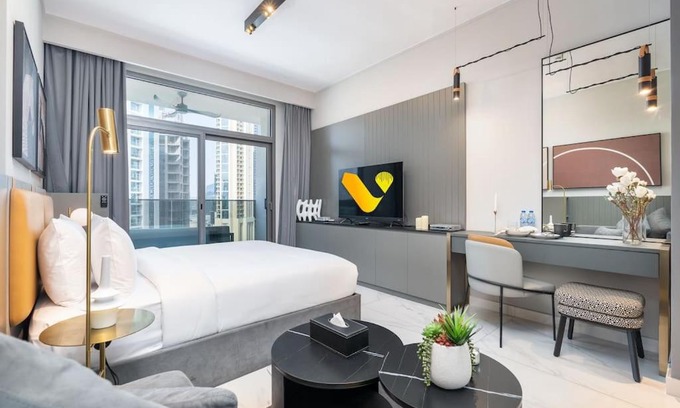 Downtown Dubai Apartment | VOGUE MAG318 Downtown Dubai Skyline View with Steps from Burj Khalifa and Dubai Mall