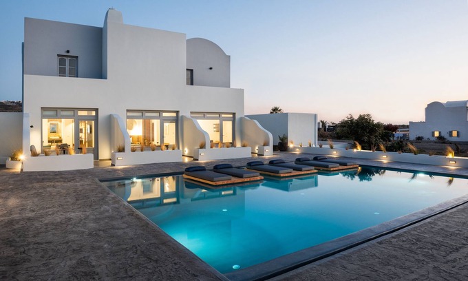 Oia Apartment | Volcanic Arc Suites
