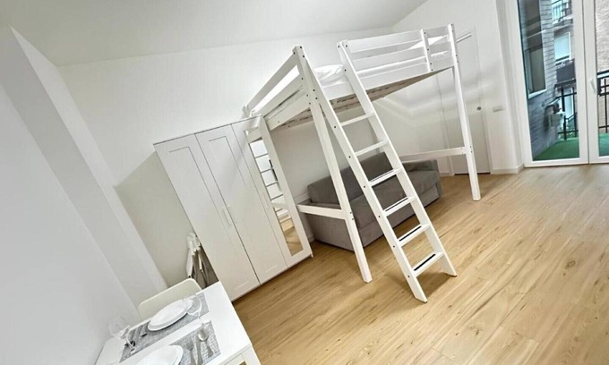 Dergano Apartment | Vrbo Property