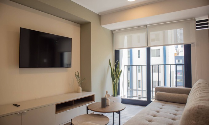 Leuro Apartment | w Wonderful 1BR w Balcony in Miraflores