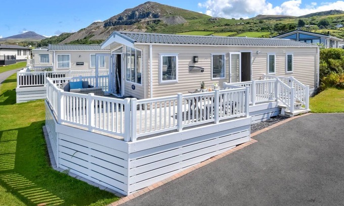 Nefyn Ski Chalet | W29 Aberafon, Nefyn in the beautiful Pwllheli