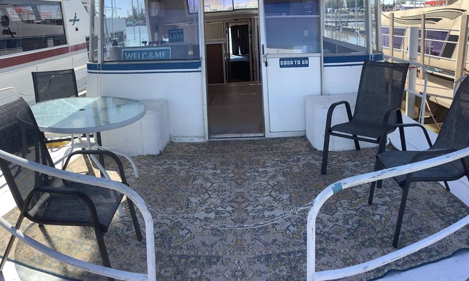 Port Clinton Boat Rental | Wake up ON the lake. Good to Go!