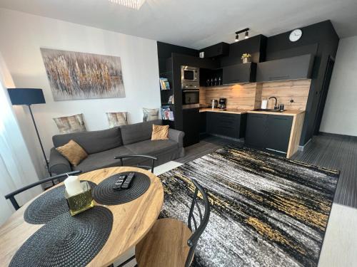 Przymorze Apartment | Wake Up To Baltic Views AON Apartment Just Minutes From Beach