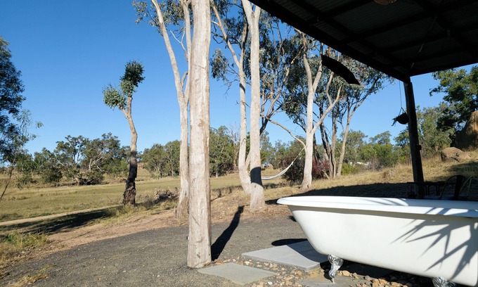 Frog Rock Cabin | Wake with the Kangaroos: Sunrise Cabin Escape in Mudgee