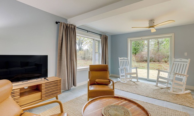 Manistee House | Walk to Beach & Lake Michigan: Manistee Bliss!