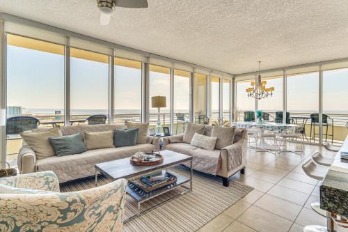 Biloxi Apartment | Walk to Beach Luxury Biloxi Condo with Pool Access!