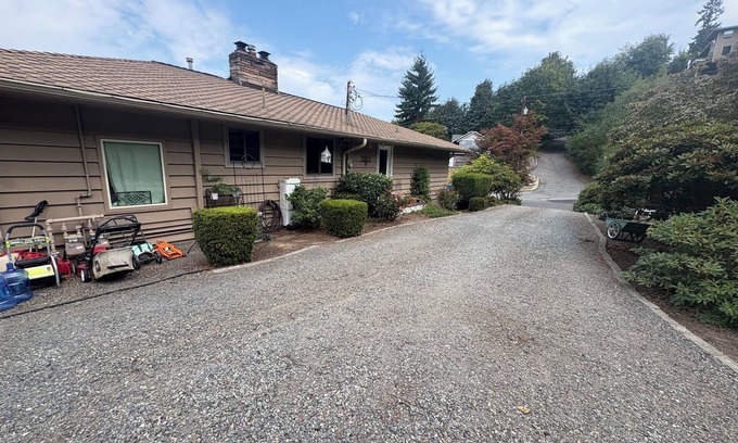 Mukilteo House | Walk to Beaches, Parks & Dining.n2BR Getaway with Fitness Room, AC, No Pets