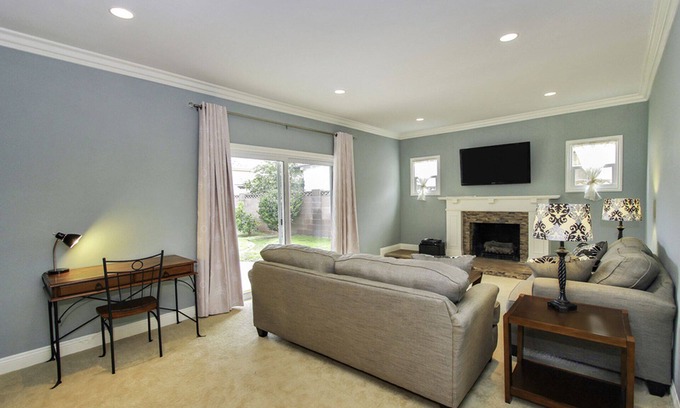 Hermosa Village House | Walk to Disneyland& Convention Center 1 or 1.4 miles