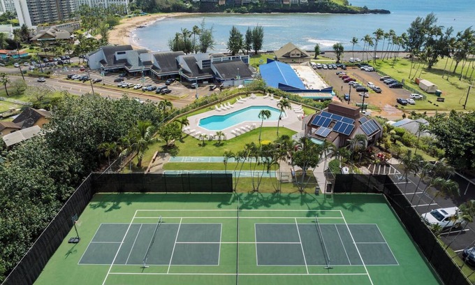 Nawiliwili Apartment | Walk to Kalapaki Beach – Ocean Fun | 2BR Unit with Kitchen | Free Parking