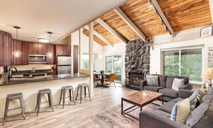 Snowmass Village Condo | WALK to Lift NO Car Needed NO Owner Service Fee 100% cancellation REFUND option*
