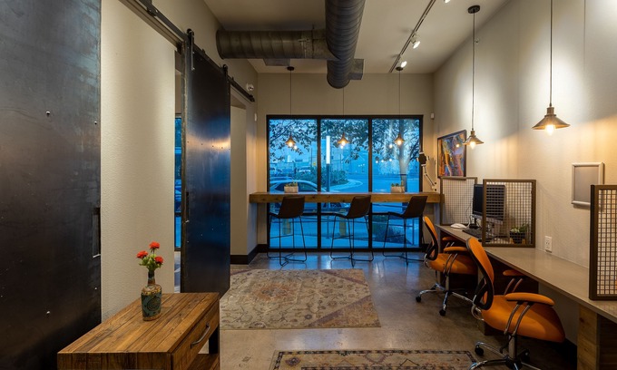Southtown Apartment | Walk to Riverwalk☆ Luxury Apt. ☆ Rooftop Terrace