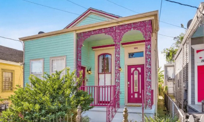 Milan House | Walk to St. Charles! - Charming 2 BR Home
