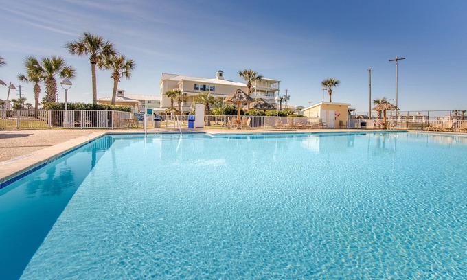 Galveston Apartment | Walk to the Beach. Pool & Hot Tub. Mini Golf