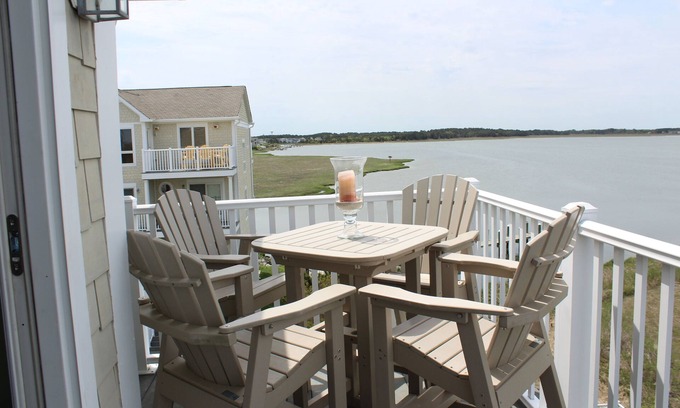 Bethany Beach House | WALK TO THE BEACH from this North Bethany Beach House! Gorgeous Bay View! Pool!