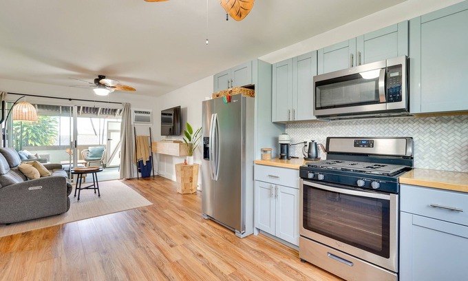 Historic Kailua Village Apartment | Walkable Kailua-kona Condo - 2 Blocks to Pier!