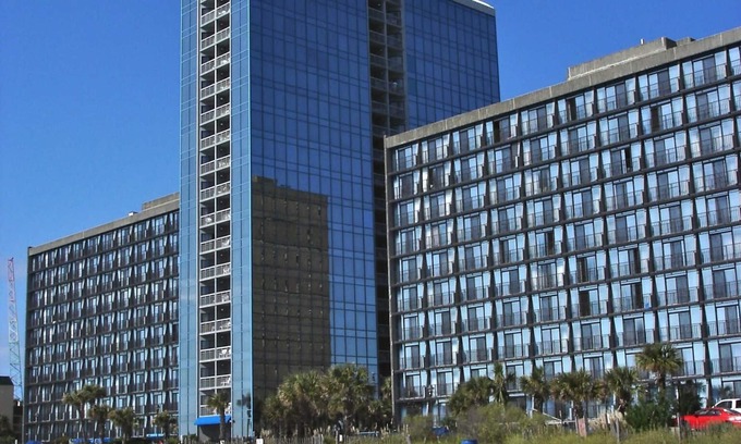 Downtown Myrtle Beach Resort | Walking distance from the Carolina Country Music Festival!