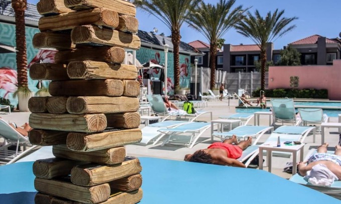 Las Vegas Hotel | Walking Distance to Las Vegas Strip! Amenities include Onsite Restaurants & Bar!